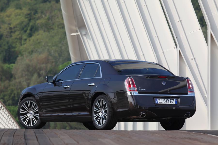  Lancia Thema 2011 года  (фото 43 из 77)